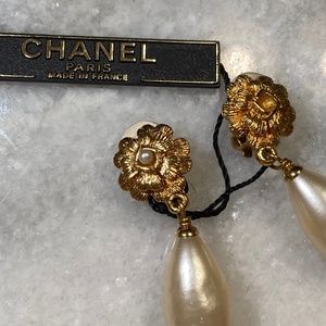 CHANEL PEARL DROP EARRINGS!